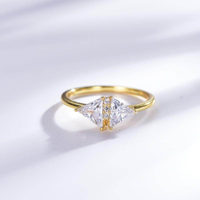 Minimalist Simulated diamond Trilliant Cut Engagement Ring - Trendolla Jewelry